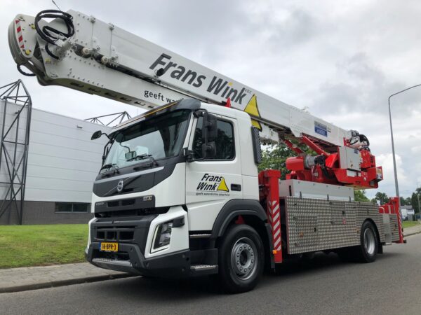 Klaar voor de Toekomst! Frans Wink neemt hybride kraan in ontvangst.