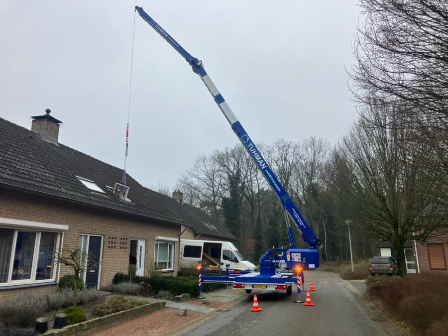 PRIMEUR IN NEDERLAND  De 1ste Klaas K350E volledig elektrische Aanhangerkraan
