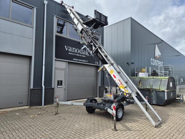 Twee nieuwe Paus ladderliften afgeleverd aan dakdekkers in Zuid- en Noord-Holland