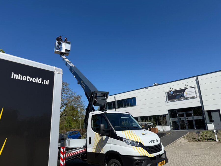 PRIMEUR IN NEDERLAND  De 1ste Klaas K350E volledig elektrische Aanhangerkraan